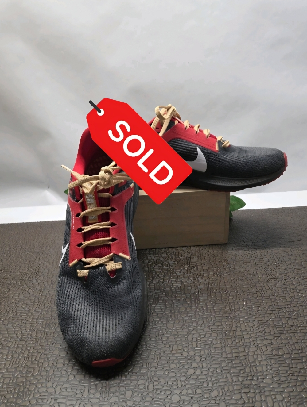 SOLD.....San Francisco 49ers Nike NFL Air Zoom Pegasus 40 Running Shoes Mens 9.5